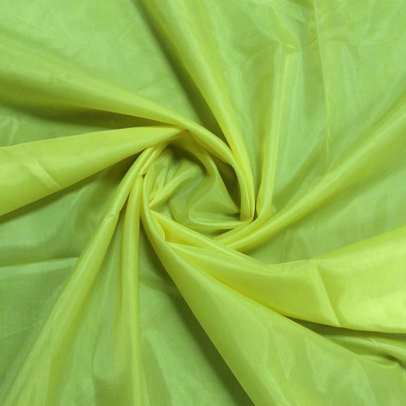 Cad iad na húsáidí is coitianta le haghaidh taffeta poileistear (190T/210T)?