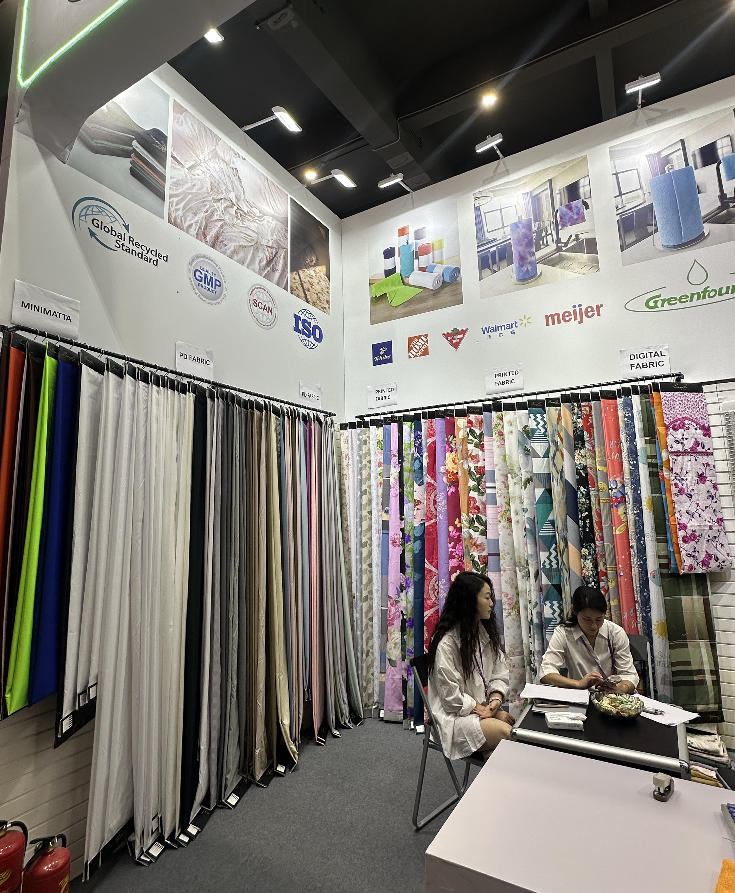 Tugann Teicstíle Changxing Dinghao cuireadh duit chuig an Canton Fair